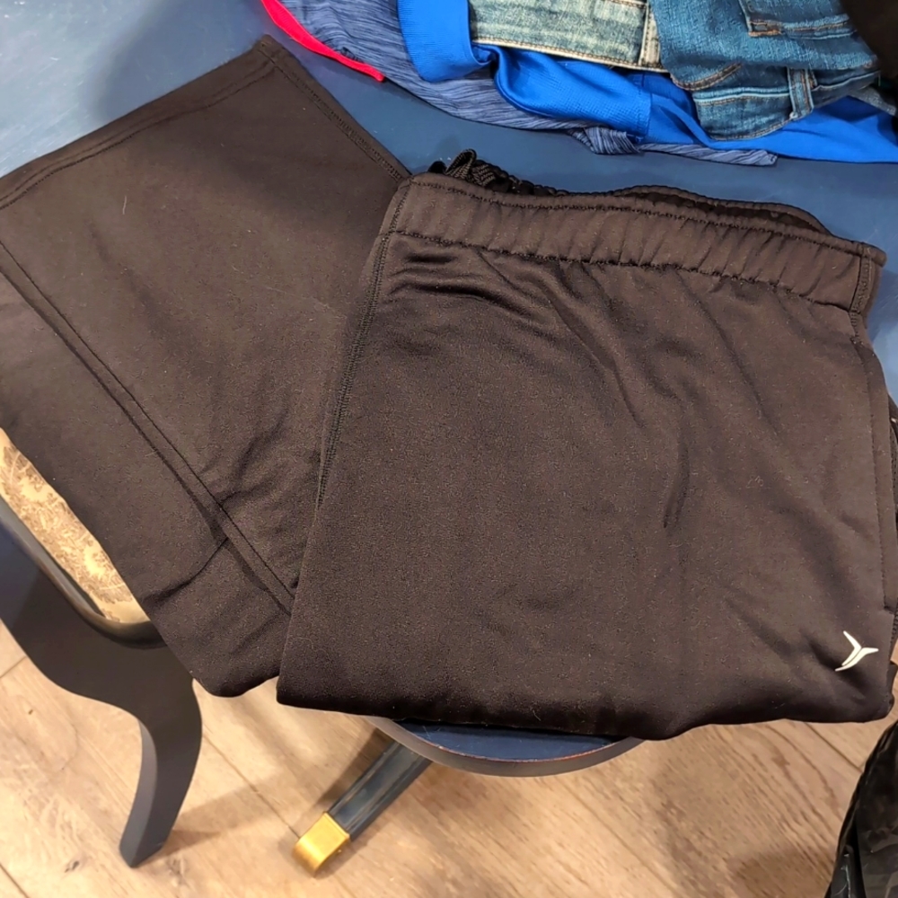 Black active pants